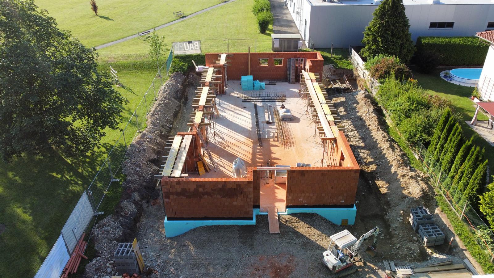 (c) Christopher Lierzer