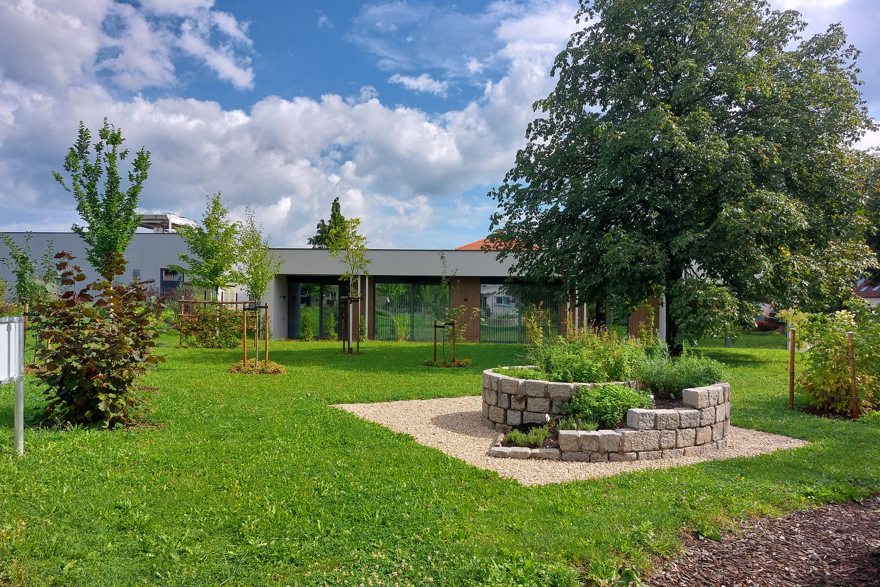 Arztpraxis im Grünen